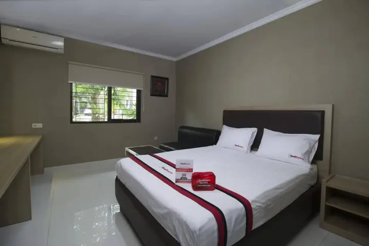 Сибату: RedDoorz @ Taman Simpruk Cikarang