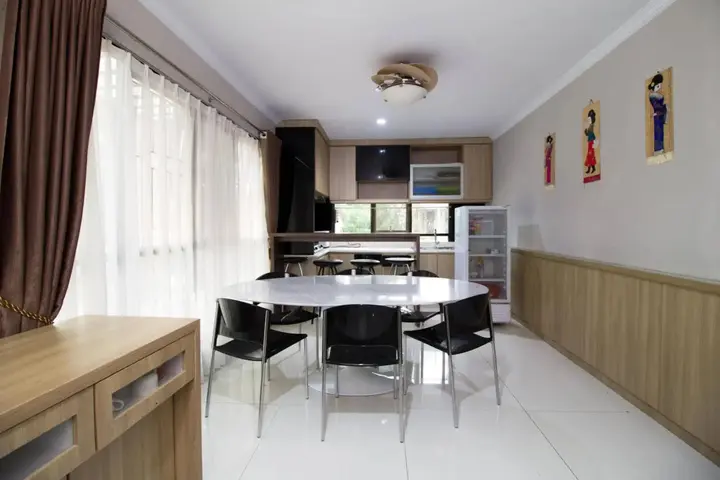 Сибату: RedDoorz @ Taman Simpruk Cikarang