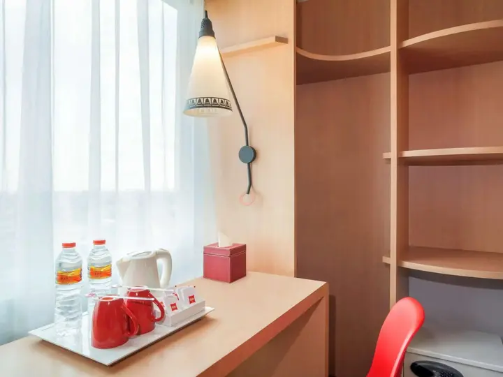 Джокьякарта: ibis Yogyakarta Adi Sucipto