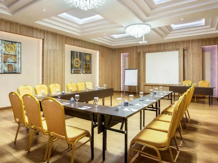 Джокьякарта: ibis Yogyakarta Adi Sucipto