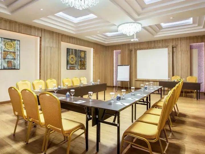Джокьякарта: ibis Yogyakarta Adi Sucipto