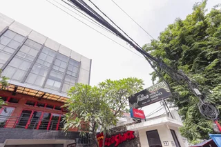 Сурабая: RedDoorz near Gubeng Station