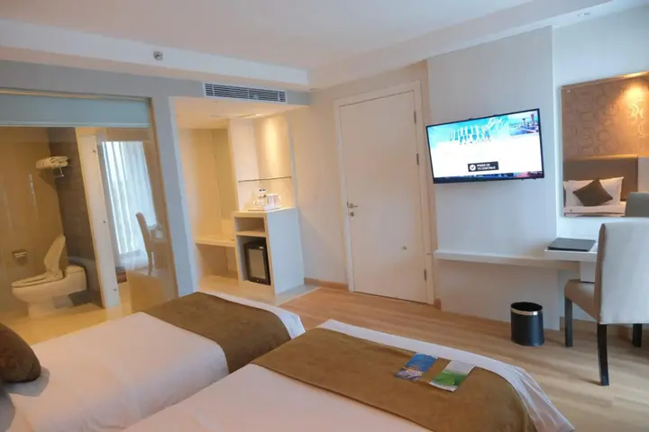 Депок: Platinum Adisucipto Hotel & Conference