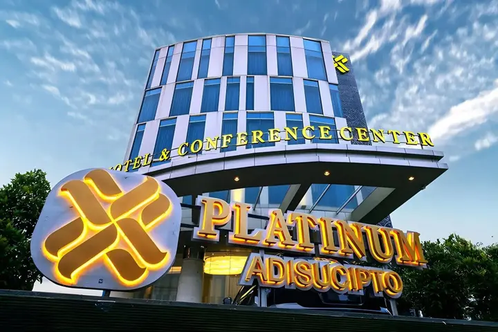 Депок: Platinum Adisucipto Hotel & Conference