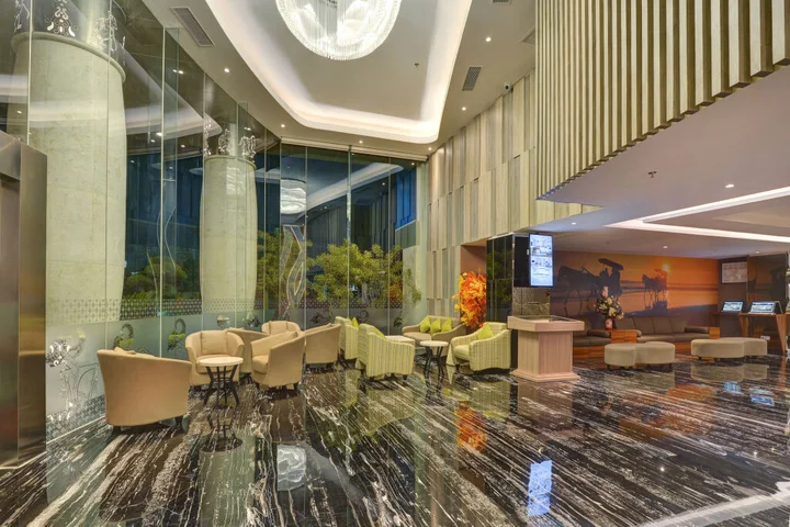 Депок: Platinum Adisucipto Hotel & Conference