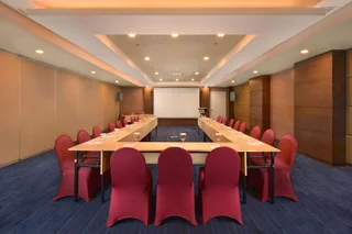 Депок: Platinum Adisucipto Hotel & Conference