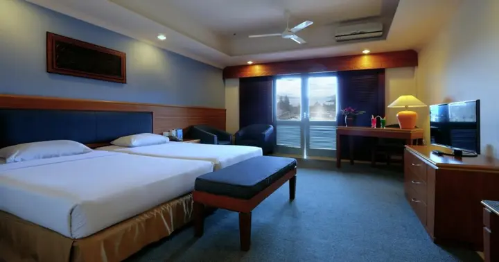 Озеро Тоба: Hotel Niagara Parapat