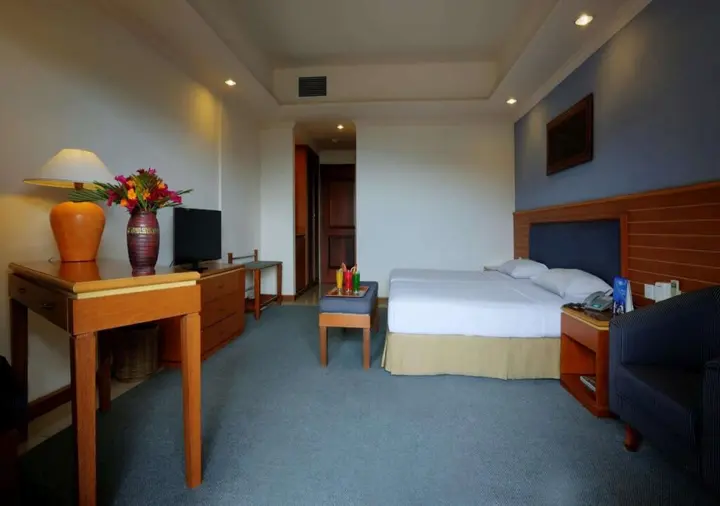 Озеро Тоба: Hotel Niagara Parapat