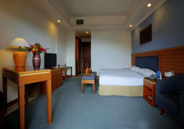 Озеро Тоба: Hotel Niagara Parapat