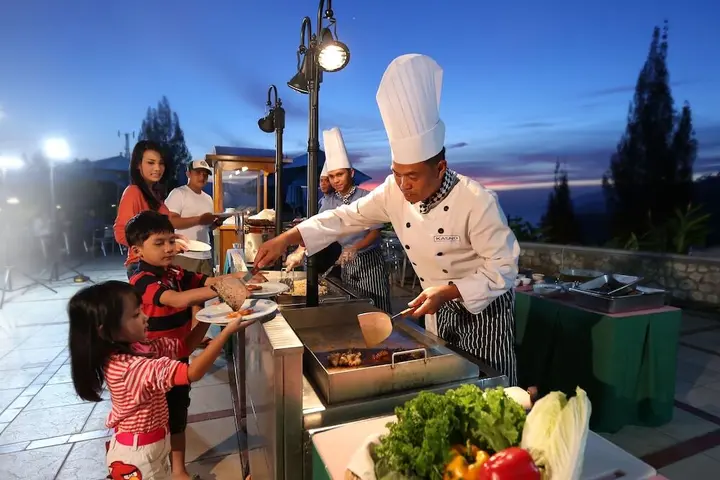 Озеро Тоба: Hotel Niagara Parapat
