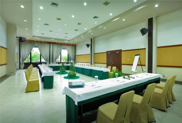 Озеро Тоба: Hotel Niagara Parapat