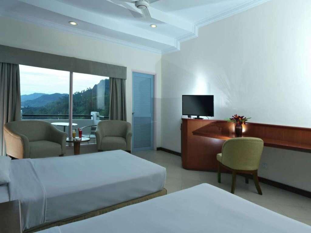 Озеро Тоба: Hotel Niagara Parapat
