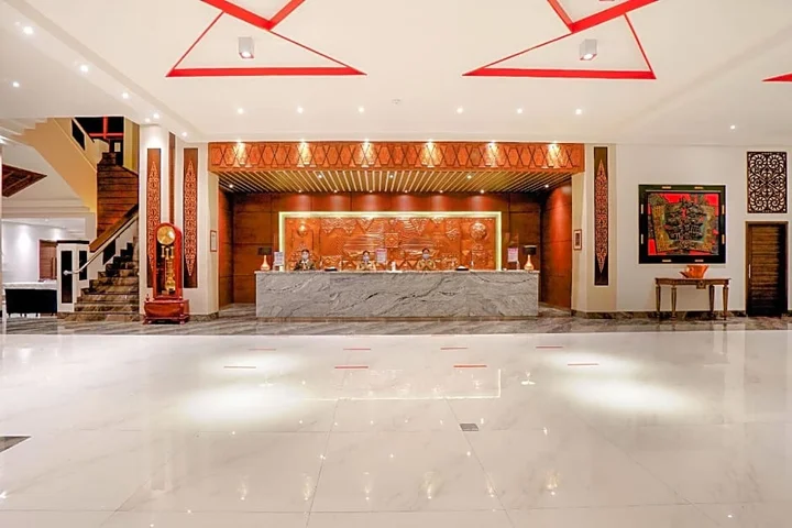 Озеро Тоба: Hotel Niagara Parapat