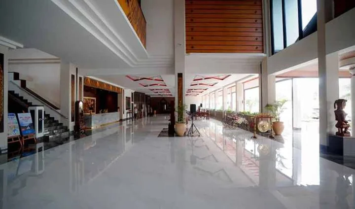 Озеро Тоба: Hotel Niagara Parapat