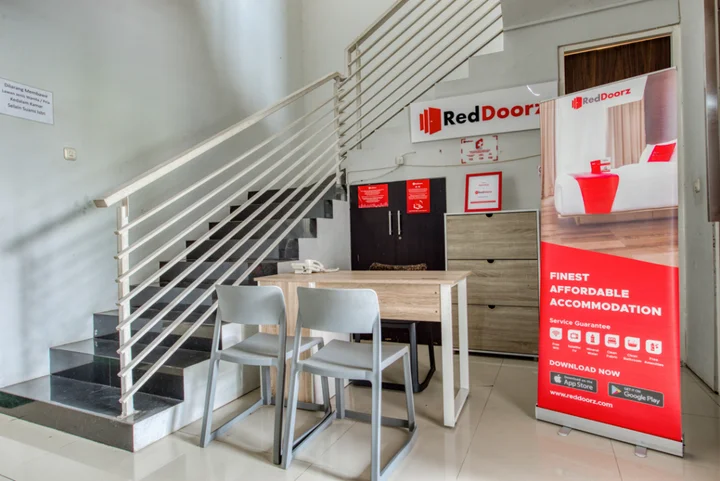 Сурабая: RedDoorz near Surabaya Zoo
