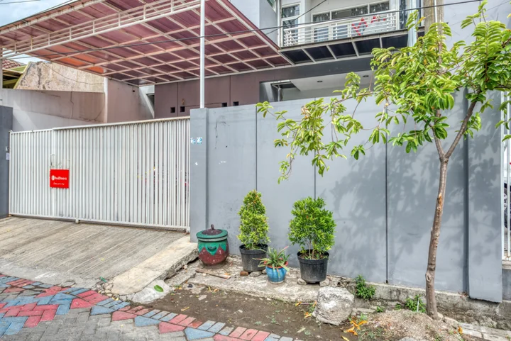 Сурабая: RedDoorz near Surabaya Zoo