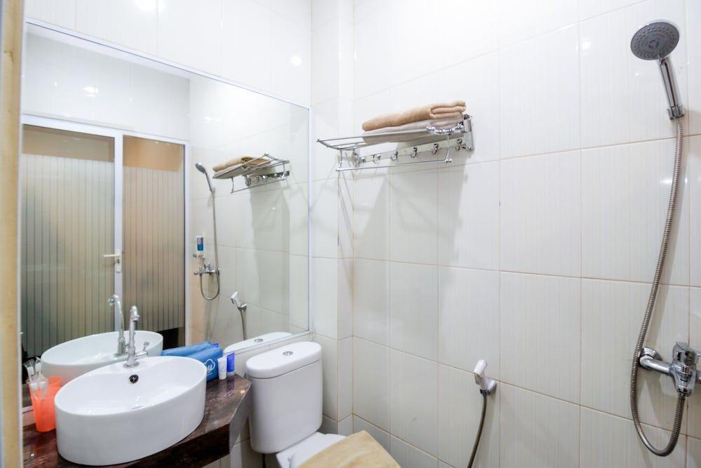 Батам: Airy Pandawa Pertokoan Limanda Blok D 6 Batam