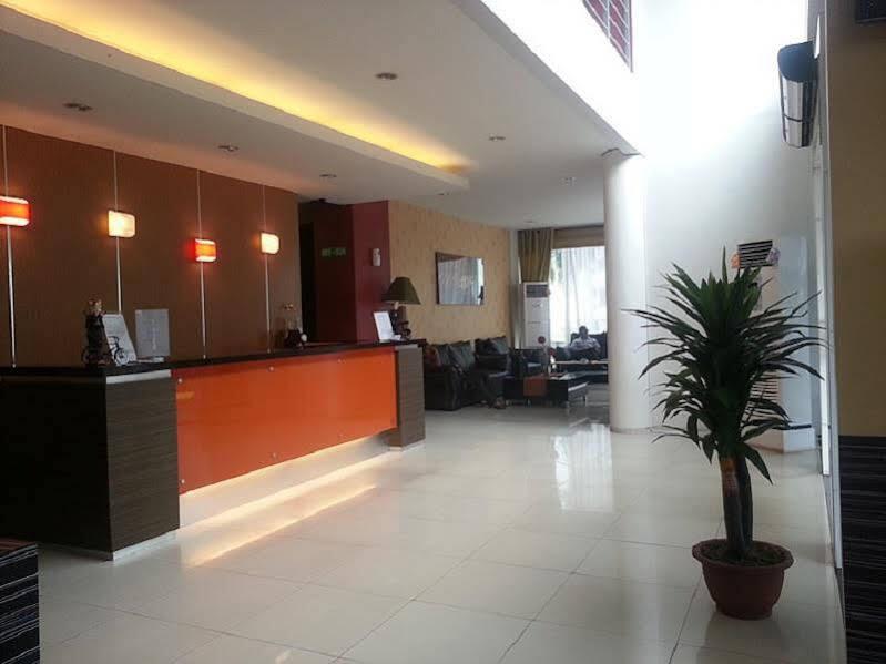 Тангеранг: ZUZU Serpong
