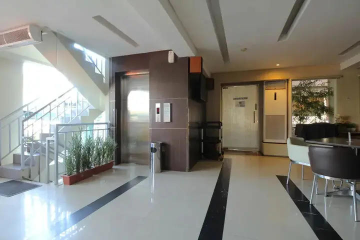 Семаранг: 三宝拢艾里新邦利马哈迈德达赫兰6B酒店(Airy Simpang Lima Ahmad Dahlan 6B Semarang)