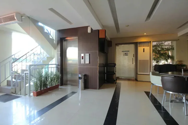 Семаранг: 三宝拢艾里新邦利马哈迈德达赫兰6B酒店(Airy Simpang Lima Ahmad Dahlan 6B Semarang)