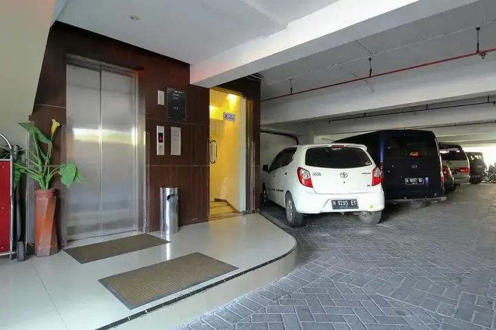 Семаранг: 三宝拢艾里新邦利马哈迈德达赫兰6B酒店(Airy Simpang Lima Ahmad Dahlan 6B Semarang)