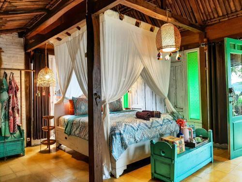 Боробудур: Janur Bungalow