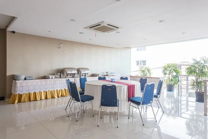 Понтианак: Airy Tengah Merdeka Barat 428 Pontianak