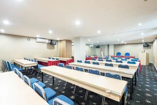 Понтианак: Airy Tengah Merdeka Barat 428 Pontianak