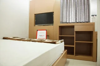 Сурабая: RedDoorz @ Dukuh Kupang Timur