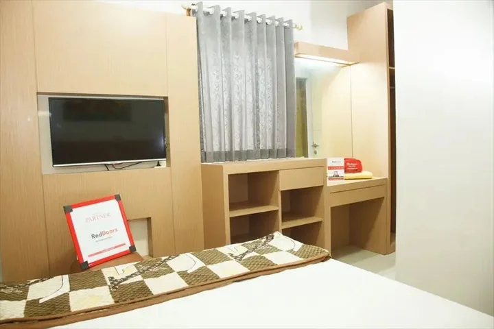 Сурабая: RedDoorz @ Dukuh Kupang Timur