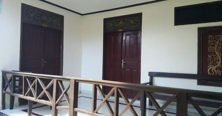 Бима: Aman Gati Hotel Lakey