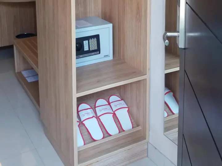 Сурабая: Sunshine Family Homestay near Terminal 1 Juanda Airport