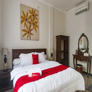 Депок: RedDoorz Syariah Plus near Trans Studio Cibubur