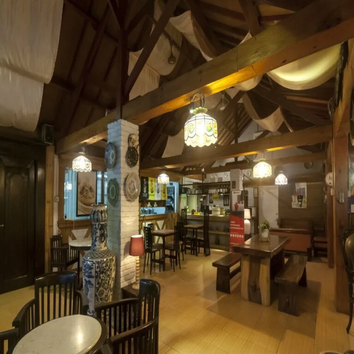 Депок: RedDoorz Syariah Plus near Trans Studio Cibubur