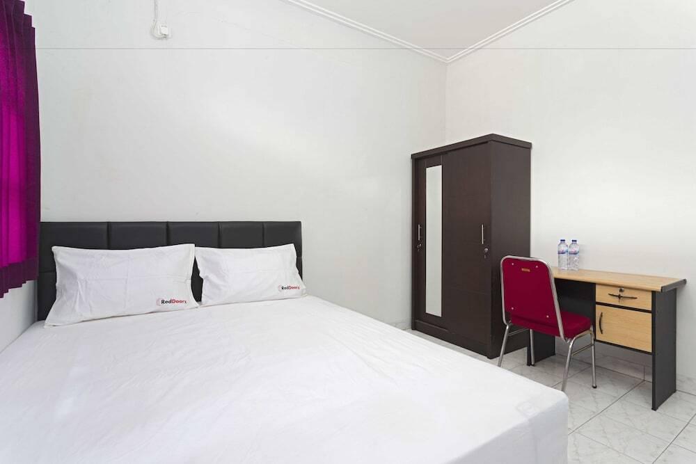 Джакарта: RedDoorz @ Kramat Pondok Pinang