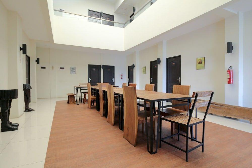 Семаранг: Airy Tegalsari Kawi Raya 49 Semarang
