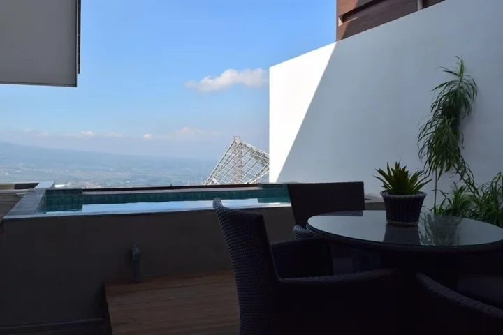 Маланг: Amartha Hills Hotel and Resort