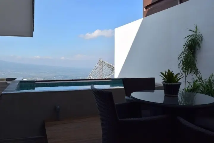 Маланг: Amartha Hills Hotel and Resort