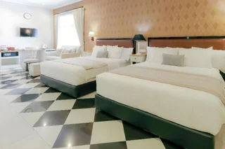 Сурабая: RedDoorz near Plaza Marina