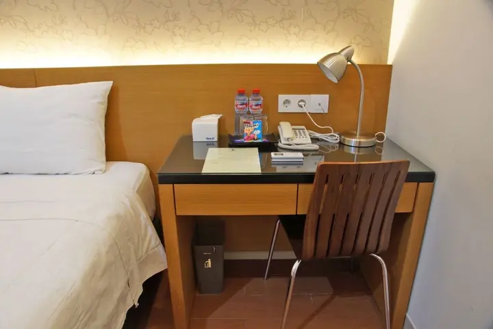 Сурабая: RedDoorz near Plaza Marina