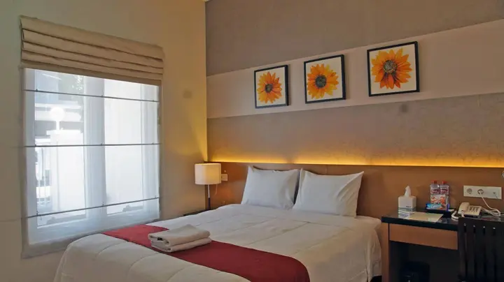 Сурабая: RedDoorz near Plaza Marina