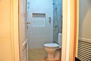 Сурабая: RedDoorz near Plaza Marina