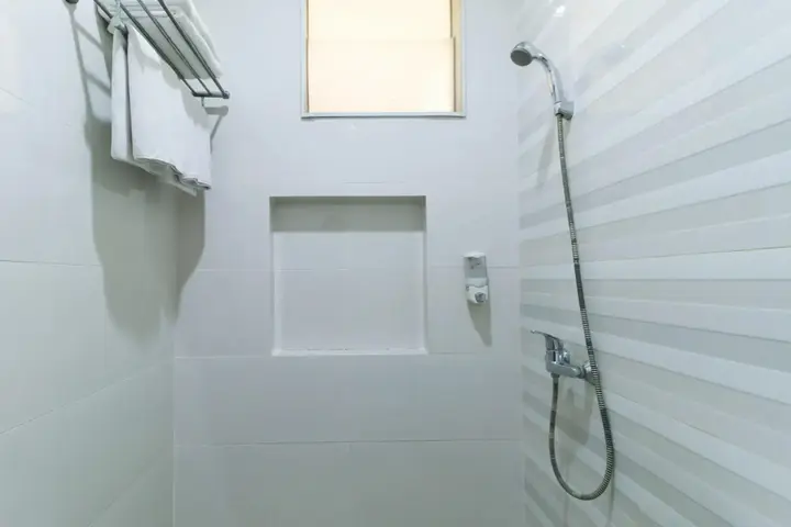 Сурабая: RedDoorz near Plaza Marina