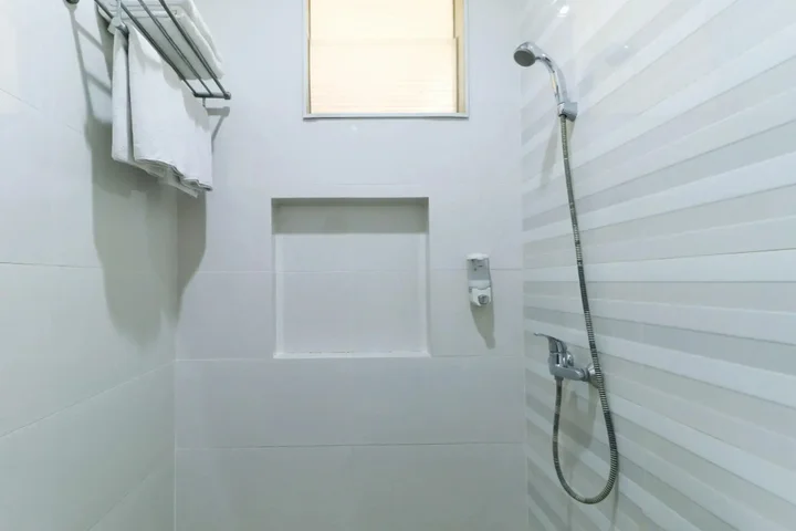 Сурабая: RedDoorz near Plaza Marina