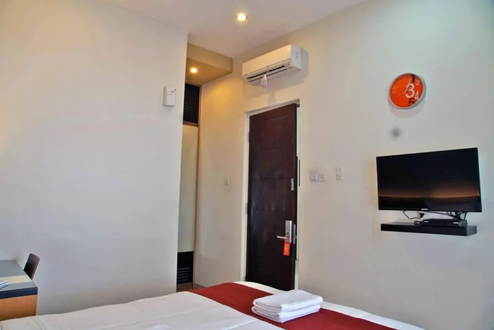 Сурабая: RedDoorz near Plaza Marina