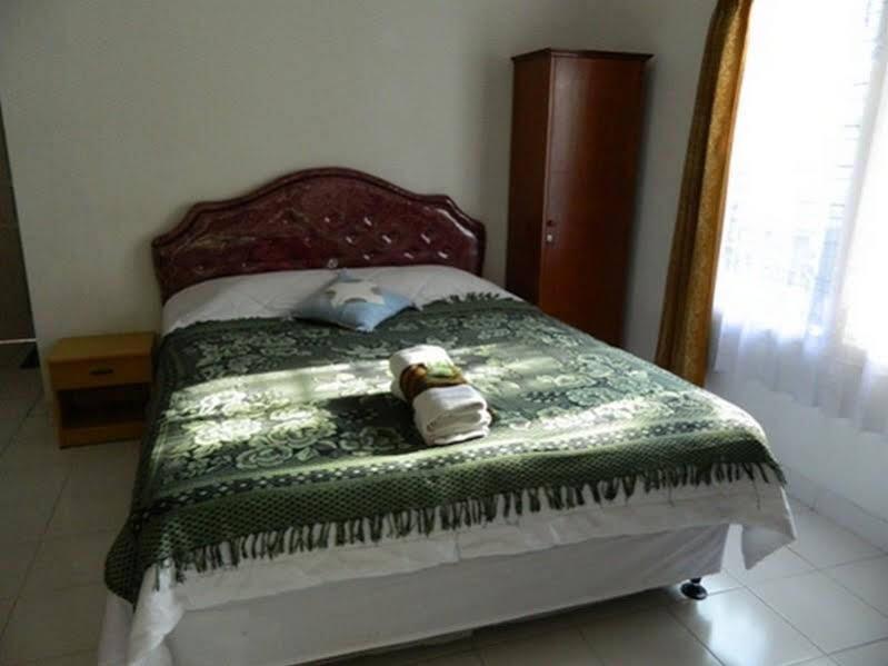 Суракарта: Atina Homestay