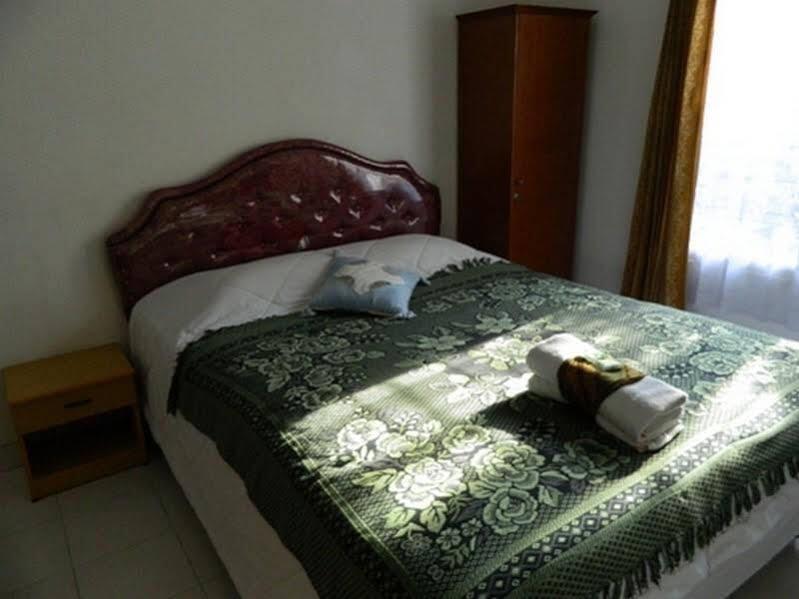 Суракарта: Atina Homestay