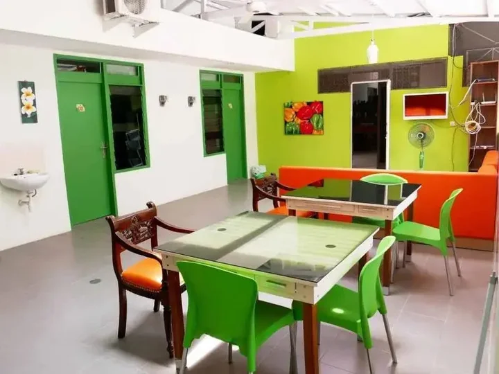 Сурабая: Papaya Inn Home