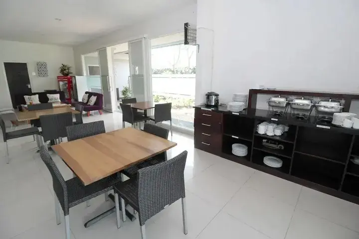Семаранг: Airy Candisari Sisingamangaraja 4 Semarang