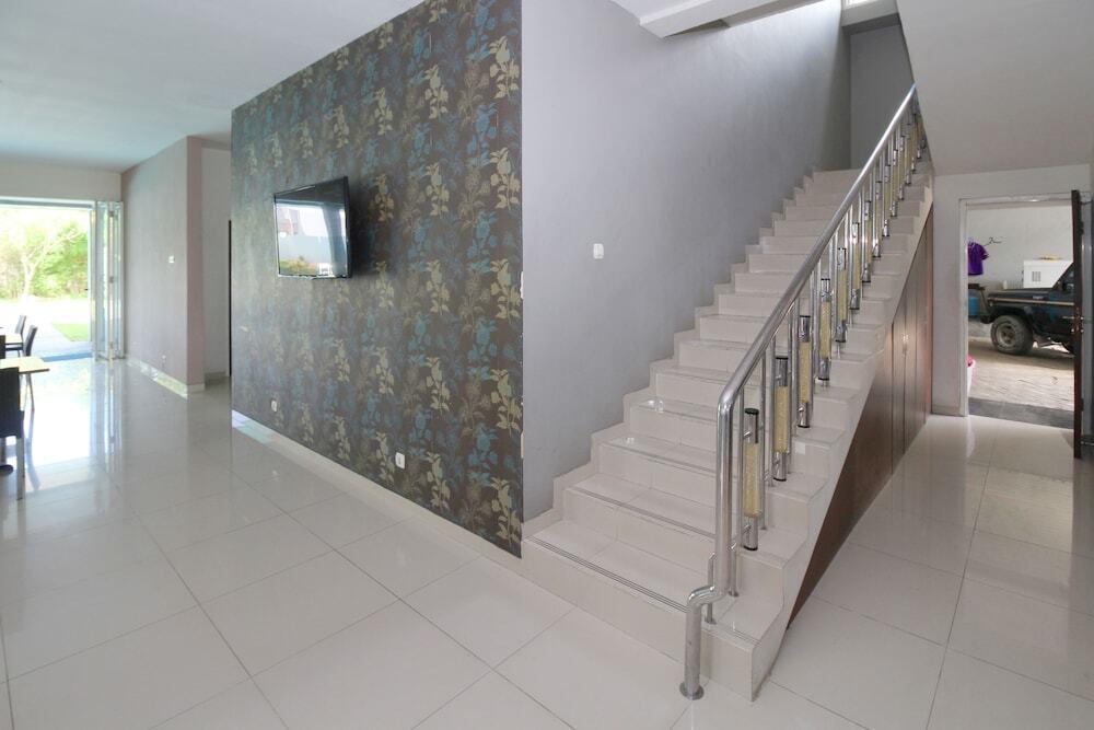 Семаранг: Airy Candisari Sisingamangaraja 4 Semarang